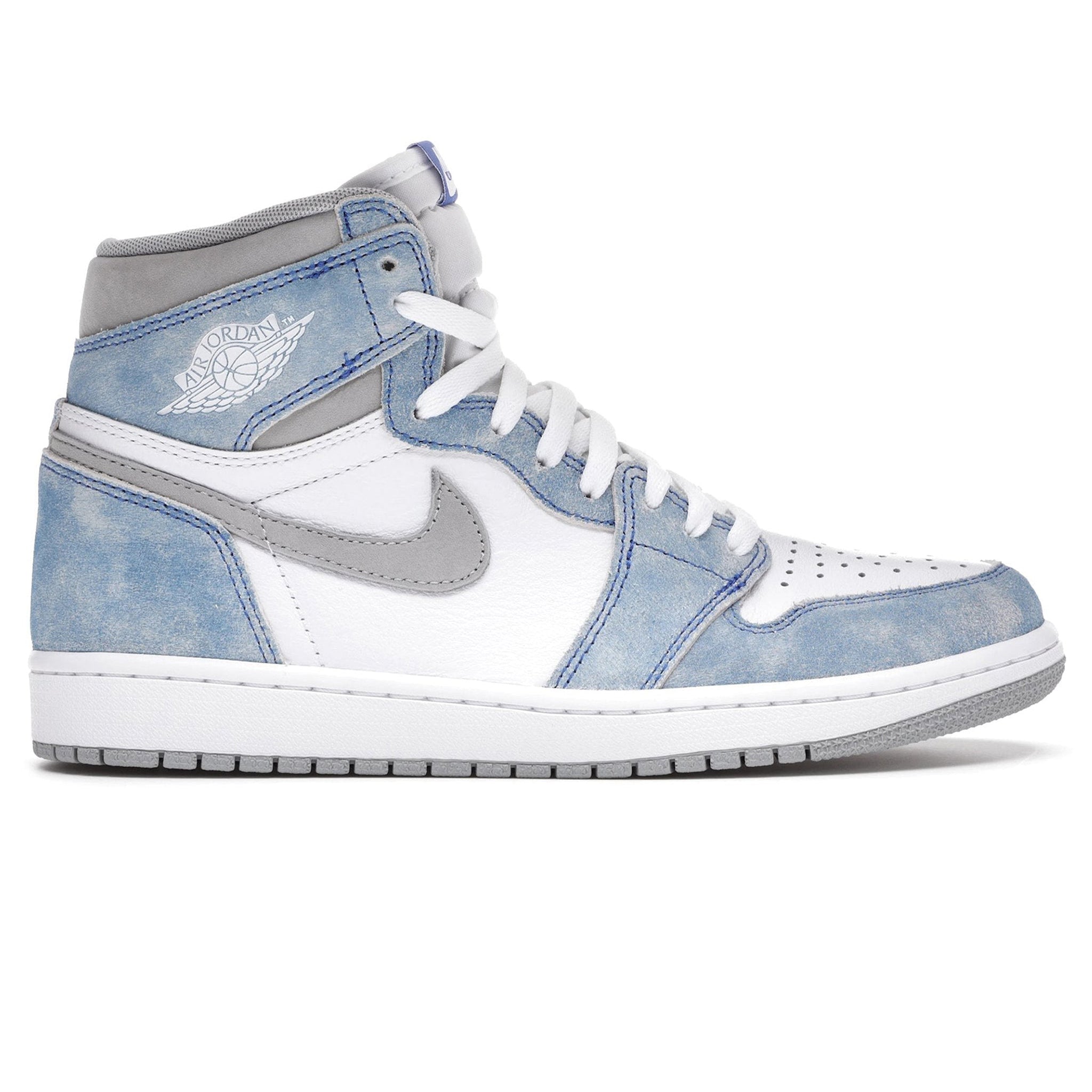 Side view of Air Jordan 1 Retro High OG Hyper Royal 555088-402